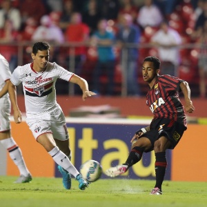 Ganso e ação pelo São Paulo na partida contra o Atlético-PR, válida pela 29ª rodada do Brasileirão - Robson Ventura/Folhapress
