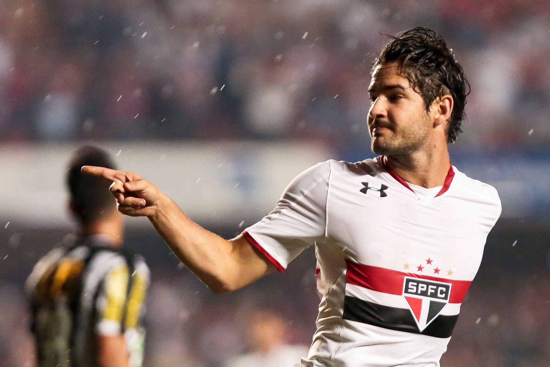 Alexandre Pato comemora o seu gol na partida contra o Santos, pela Copa do Brasil - Ale Cabral/AGIF