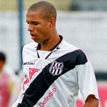 Luís Fabiano foi revelado pela Ponte Preta e levou o vice da Copinha em 1998 - Gazeta Press