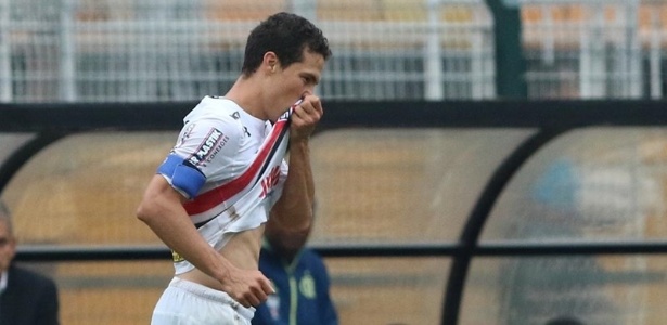Hernanes tem oito gols em 14 partidas neste retorno ao São Paulo e mostrou repertório - Rubens Chiri/saopaulofc.net
