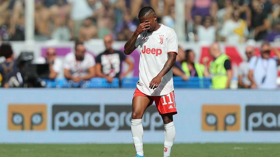 Douglas Costa lamenta após sentir lesão em jogo da Juventus - Gabriele Maltinti/Getty Images