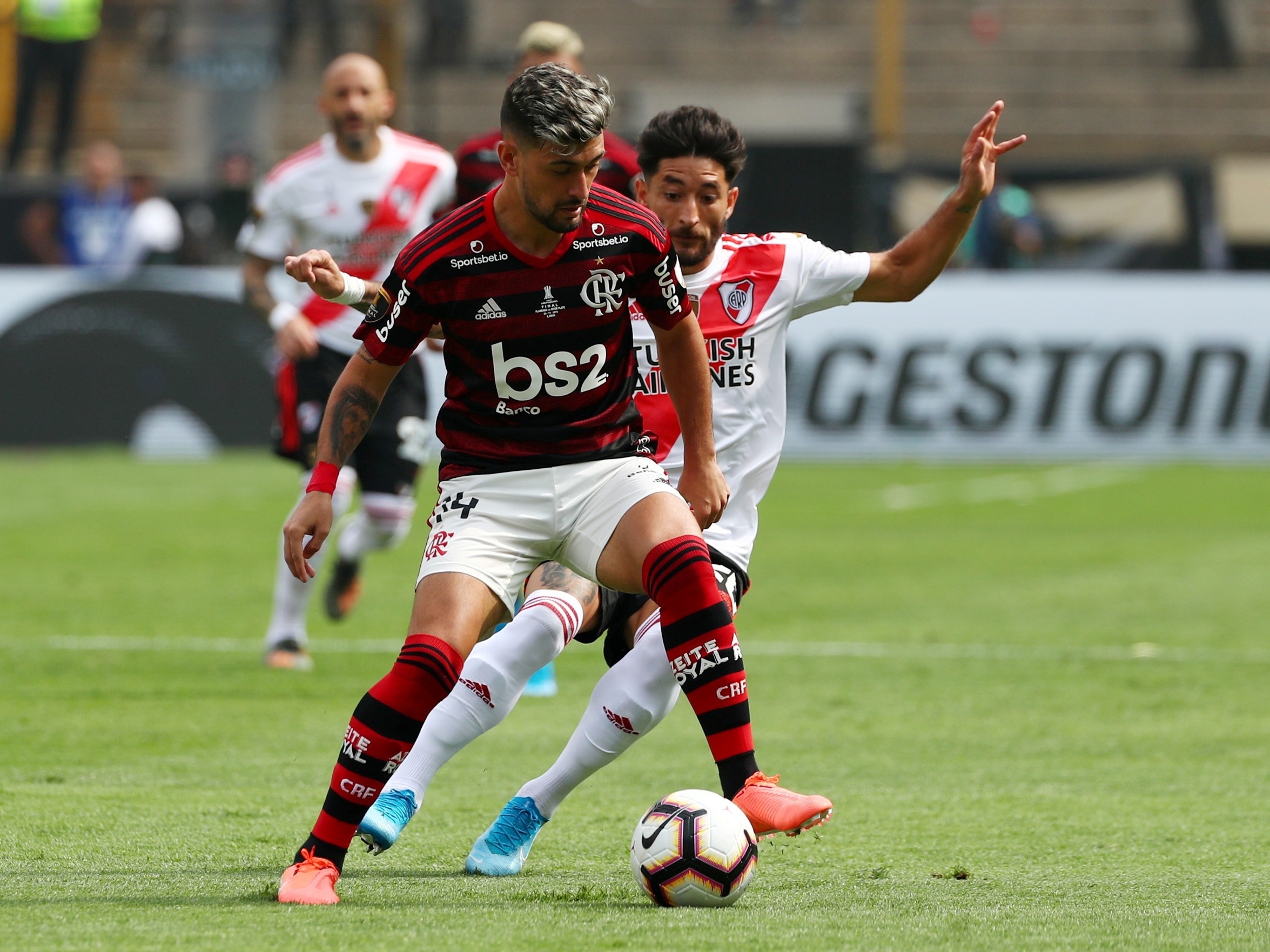 Audiência de jogo do Corinthians vai bem no sábado, mas Globo não