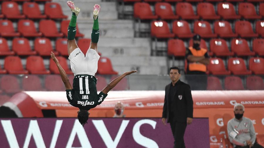 Rony comemora seu gol pelo Palmeiras contra o River Plate pela Libertadores - @LibertadoresBR
