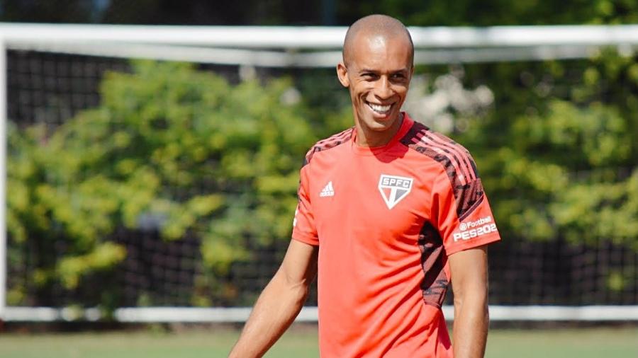 Miranda, zagueiro do São Paulo, será titular contra o Guarani pelo Paulistão - Divulgação/São Paulo FC