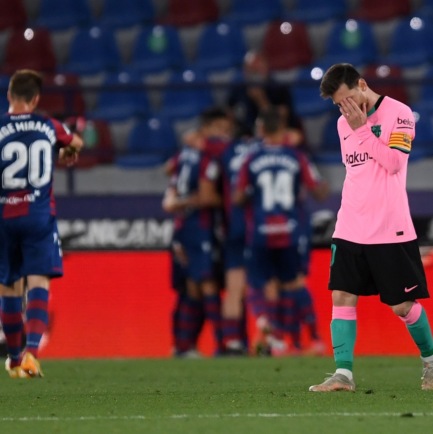 Golo de Messi coloca Barça ao topo do Campeonato Espanhol