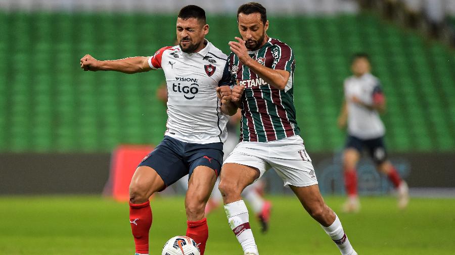 Nenê disputa lance em Fluminense x Cerro Porteño pela Libertadores - Thiago Ribeiro/AGIF