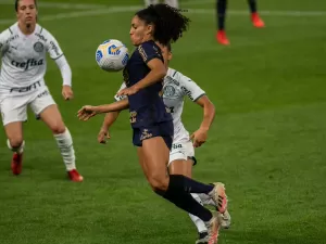 Técnico do Corinthians feminino fala sobre saídas e se vai seguir no cargo