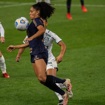 Lateral Yasmin é uma das jogadoras que já anunciou que deixará o Timão