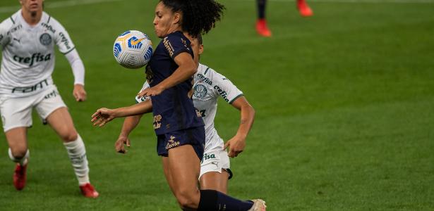 Técnico do Corinthians Feminino comenta sobre saídas e continuidade no cargo