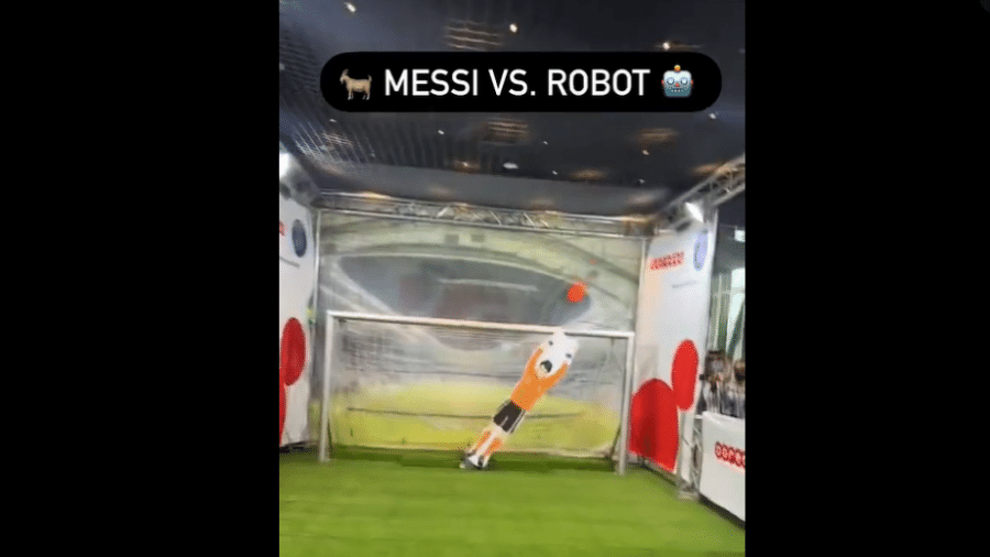 Goleiro robô defende chute de Lionel Messi - Reprodução