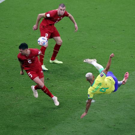 Richarlison marca o segundo gol do Brasil contra a Sérvia pela Copa do Mundo do Qatar - Michael Steele/Getty Images