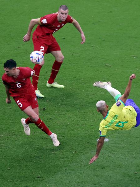 Richarlison, à Bebeto, marca o seu segundo gol  no protocolar 2 a 0 sobre a Sérvia - Michael Steele/Getty Images