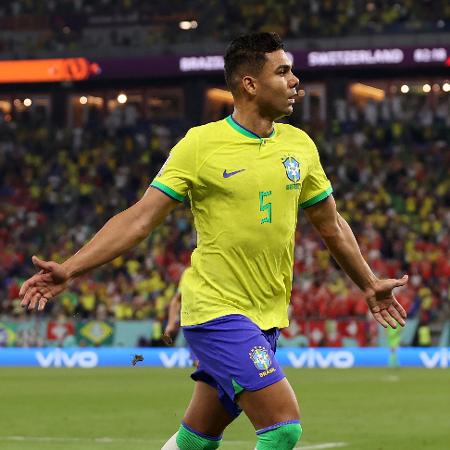 Casemiro comemora seu gol pela seleção brasileira contra a Suíça, pela Copa do Mundo - Clive Brunskill/Getty Images
