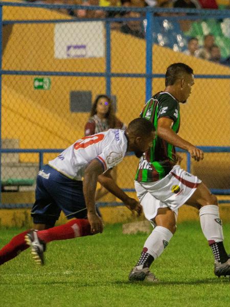 Yago Felipe e Fagner disputam a bola em Fluminense-PI x Bahia - Aldo Carvalho/AGIF