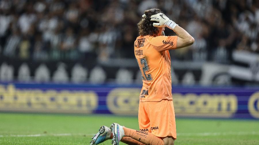 Cássio se lamenta em Atlético-MG x Corinthians, duelo da Copa do Brasil - TIAGO TRINDADE/PHOTOPRESS/ESTADÃO CONTEÚDO