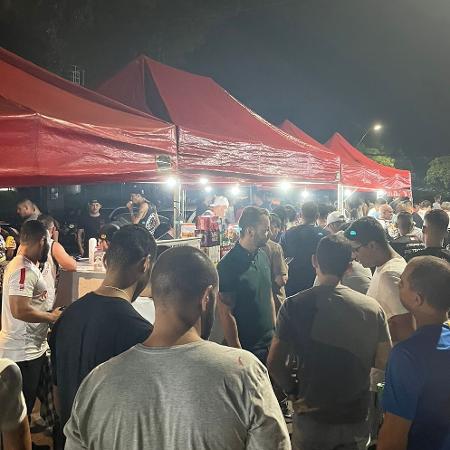 Barracas de lanches no entorno do estádio do Bragantino