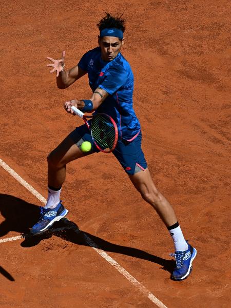 O tenista chileno Alejandro Tabilo, durante partida contra Novak Djokovic, no Masters 1000 de Roma 2024