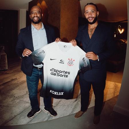 Memphis Depay assinou com o Corinthians até o final de 2026