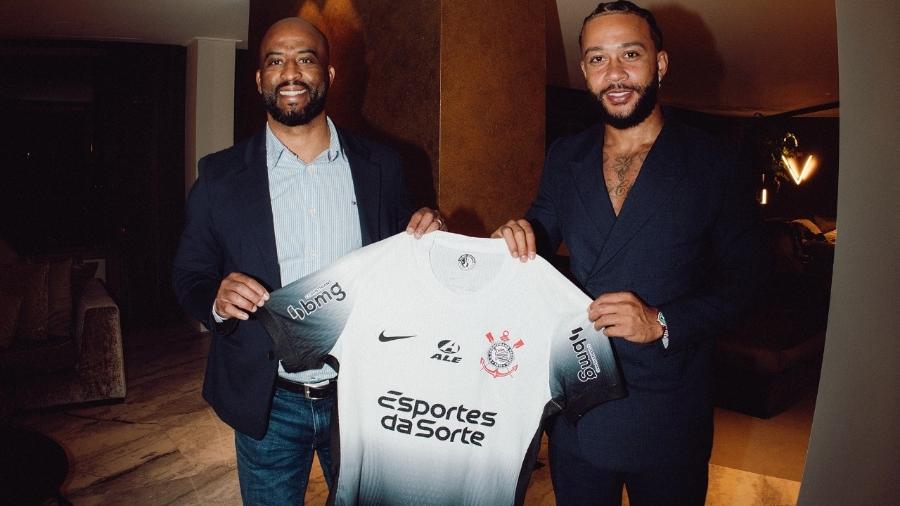 Memphis Depay assinou com o Corinthians até o final de 2026 - Divulgação