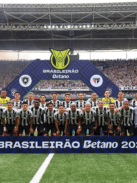 Jogadores do Botafogo posam antes de jogo contra o São Paulo, válido pelo Campeonato Brasileiro