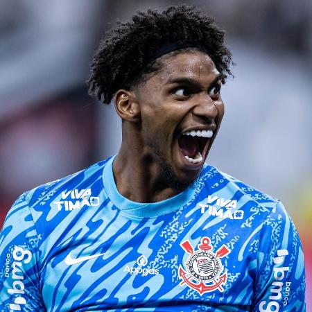 Hugo Souza está de volta após quase um mês tratando uma lesão muscular. Hugo Souza está de volta após quase um mês tratando uma lesão muscular.