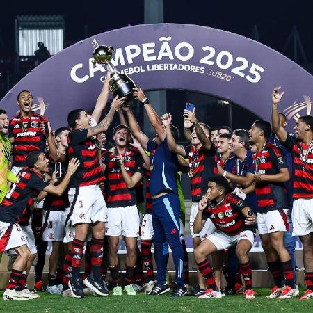 Flamengo foi bicampeão da Libertadores sub-20 após vitória nos pênaltis sobre o Palmeiras Flamengo foi bicampeão da Libertadores sub-20 após vitória nos pênaltis sobre o Palmeiras