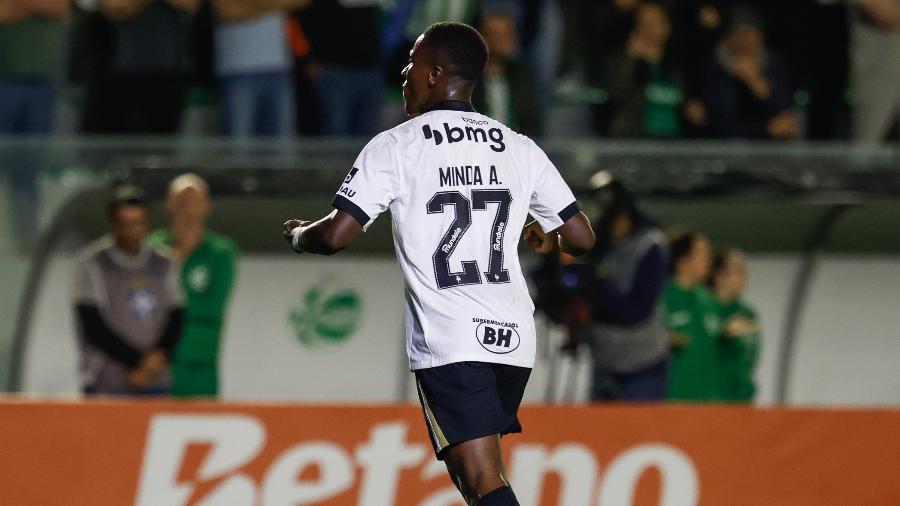 Minda, do Atlético-MG, celebra gol marcado no apagar das luzes contra o Juventude, nas oitavas de final da Copa do Brasil