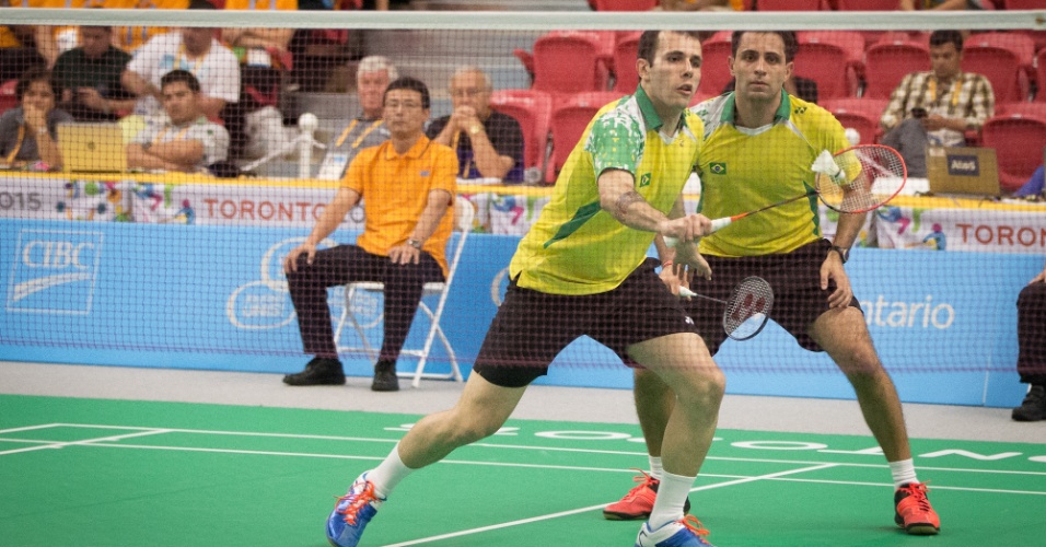 Daniel Paiola e Hugo Arthuso disputam a final de duplas masculina do badminton. Brasileiros foram derrotados e ficaram com a prata
