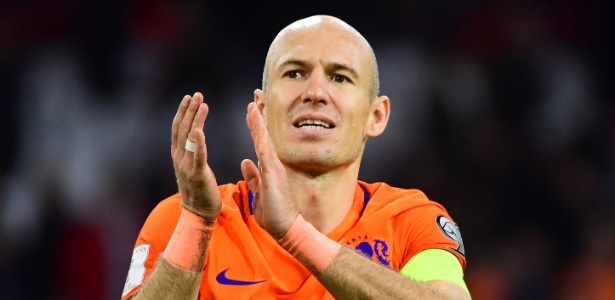 Robben agradece torcida após último jogo pela Holanda - EMMANUEL DUNAND/AFP
