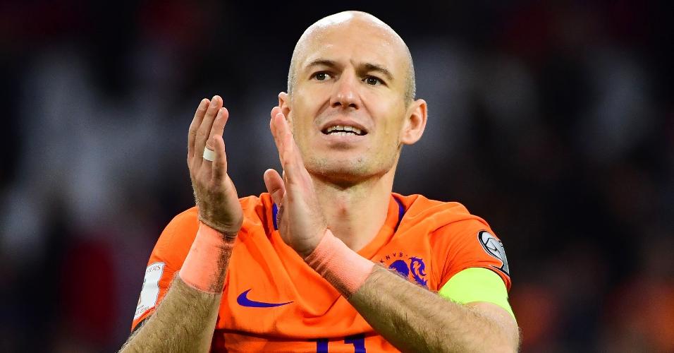 Robben agradece torcida após vitória da Holanda