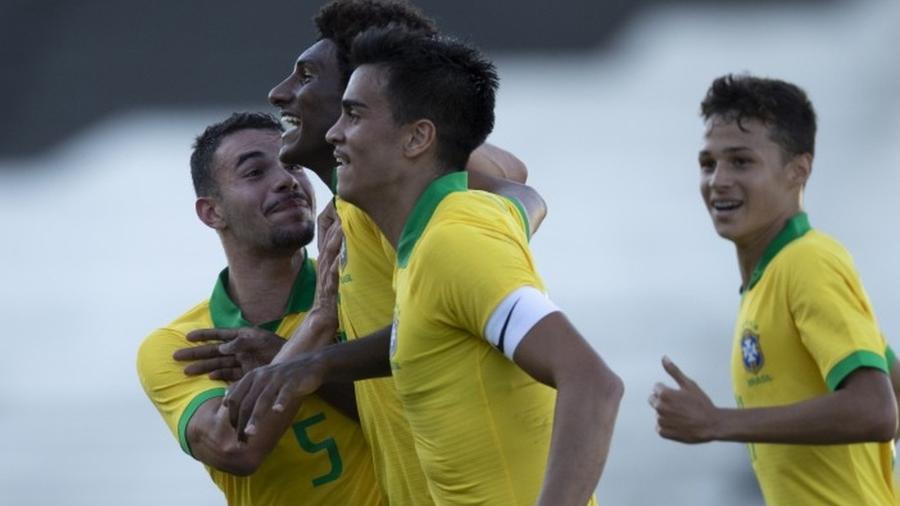 Talles e Reinier comemoram gol da seleção brasileira sub-17 em amistoso - Thaís Fernandes/CBF