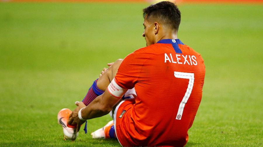 Alexis Sanchez sofre lesão durante jogo da seleção do Chile - Javier Barbancho/Reuters
