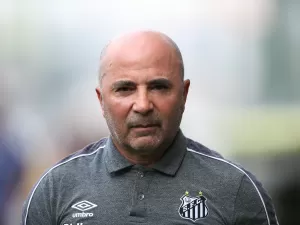 Ex-Santos, sobre convívio com Sampaoli: 'Não olhava na sua cara no almoço'