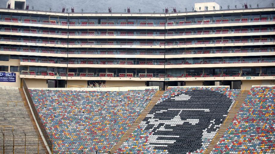 Vista interna do estádio Monumental de Lima antes de intervençao da Conmebol para a final da Libertadores - Raul Sifuentes/Getty Images