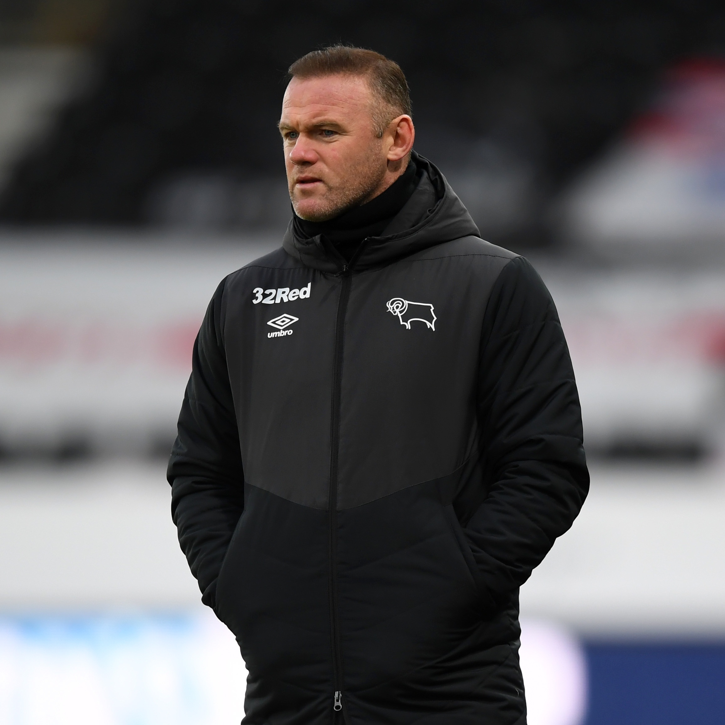 Técnico Rooney machuca próprio jogador em treino do Derby CountyJogada 10