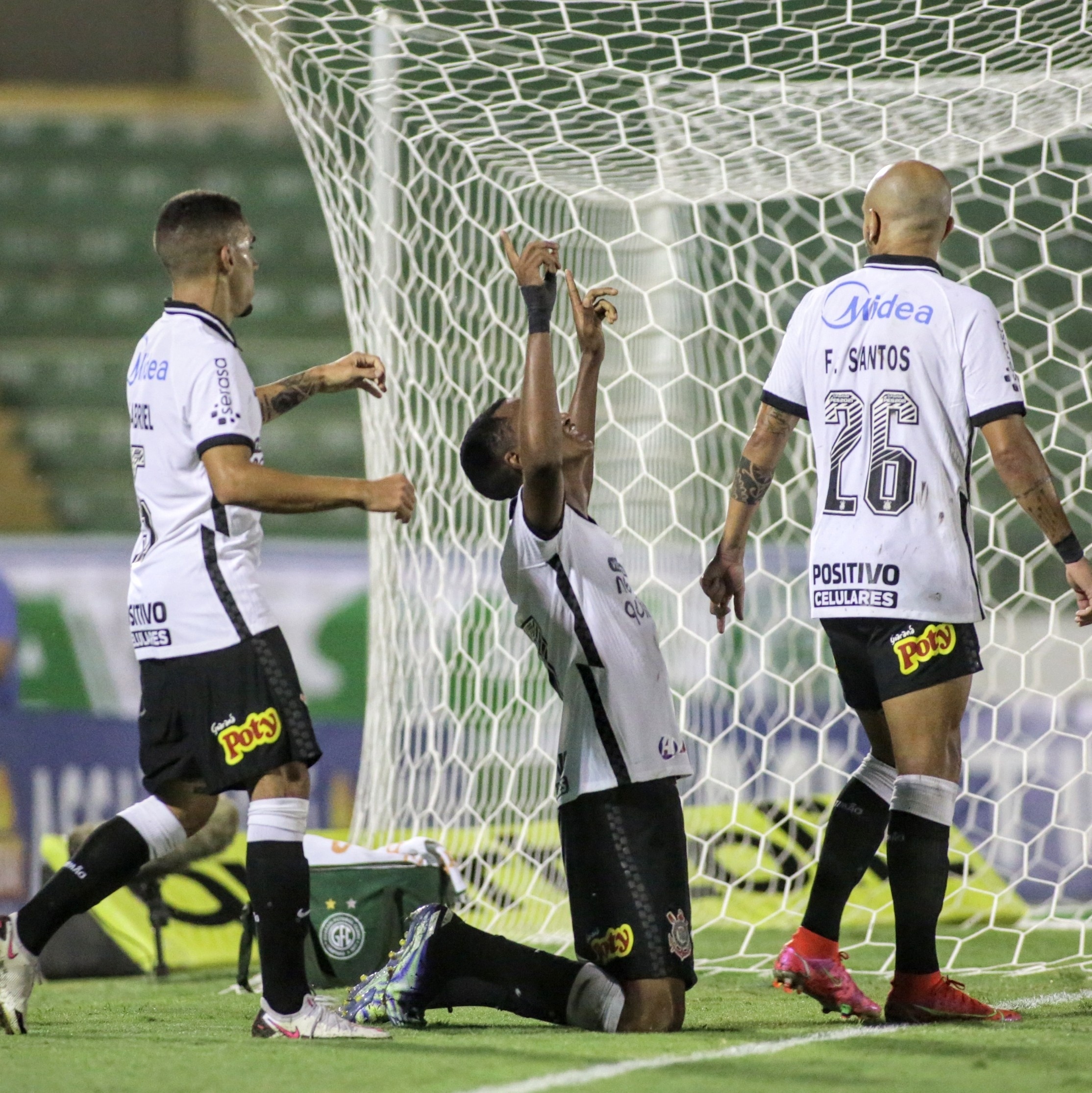 Lucas França sai em defesa dos goleiros do Guarani