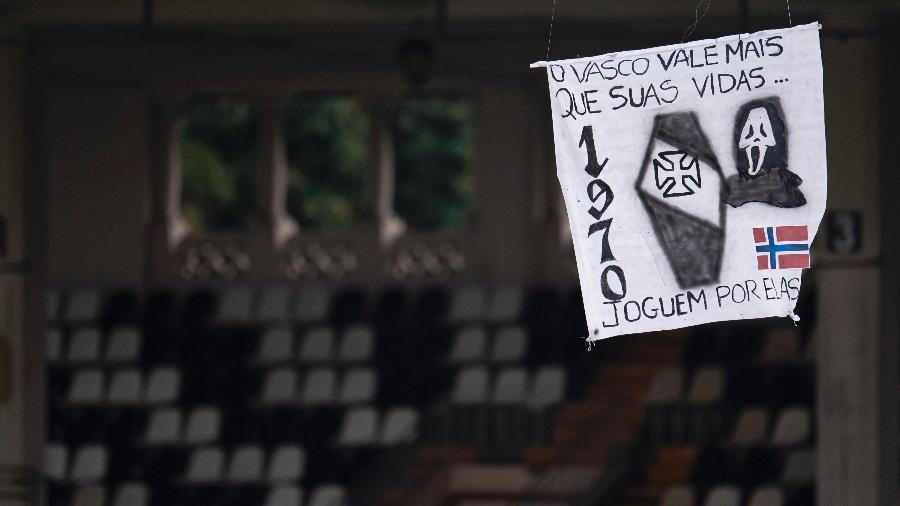 Torcedores do Vasco ameaçam jogadores com drone - Jorge Rodrigues/AGIF
