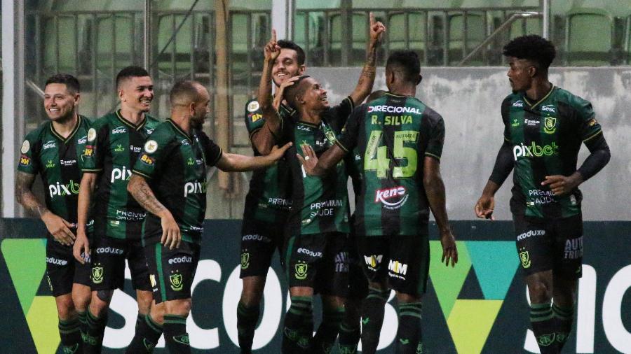 Ademir comemora gol contra o Fortaleza - Fernando Moreno/AGIF