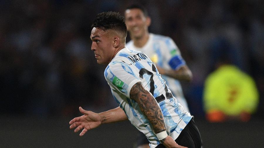 Lautaro Martínez celebra gol sobre a Colômbia pelas Eliminatórias - JUAN MABROMATA/AFP