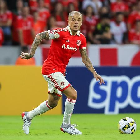 D'Alessandro jogador do Internacional durante partida contra o Fortaleza