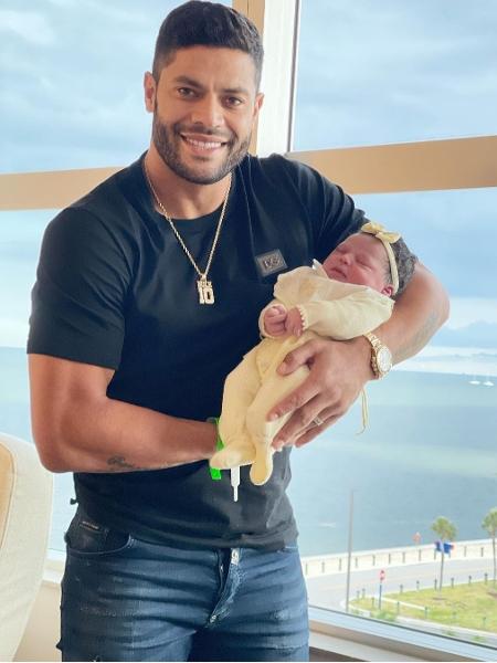 Hulk, do Atlético-MG, posa com a filha Zaya - Reprodução/Instagram