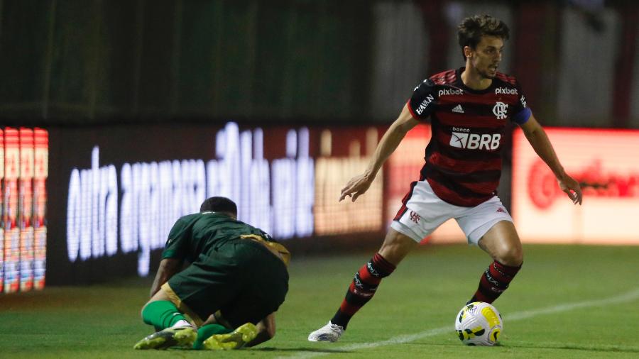 Rodrigo Caio em ação pelo Flamengo, na partida contra o Altos-PI, pela Copa do Brasil - Gilvan de Souza/CRF