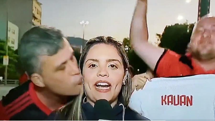 Jessica Dias, repórter da ESPN, é assediada nos arredores do Maracanã antes de Flamengo x Vélez - Reprodução Twitter