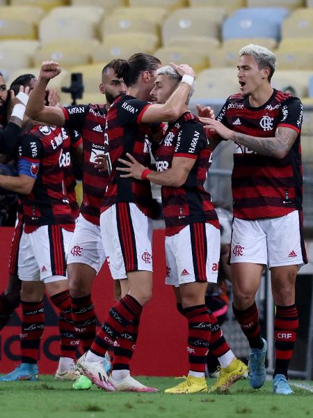 Jogadores do Flamengo celebram gol diante do São Paulo em confronto da semifinal da Copa do Brasil - Sergio Moraes/Reuters