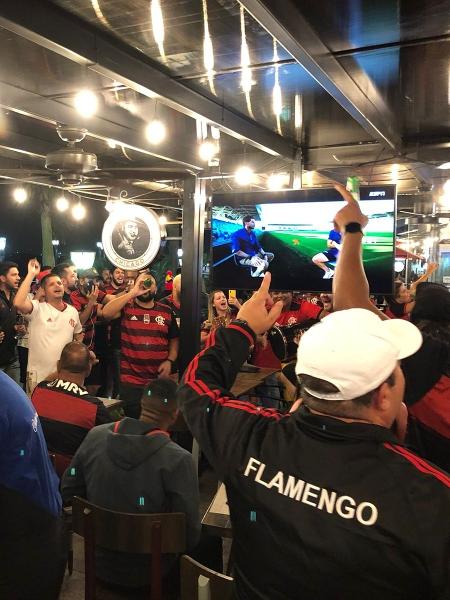 Torcedores do Flamengo se reúnem em Guayaquil, no Equador, para ver o jogo contra o Santos - Bruno Braz/UOL