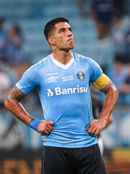 Luis Suárez sofre com dores no joelho direito - Maxi Franzoi/AGIF