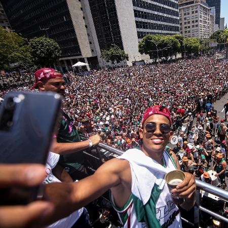 John Kennedy durante festa do Fluminense pelo título da Libertadores