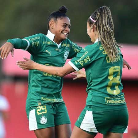 Tainá Maranhão comemora gol marcado pelo Palmeiras contra o São Paulo no Brasileirão Feminino