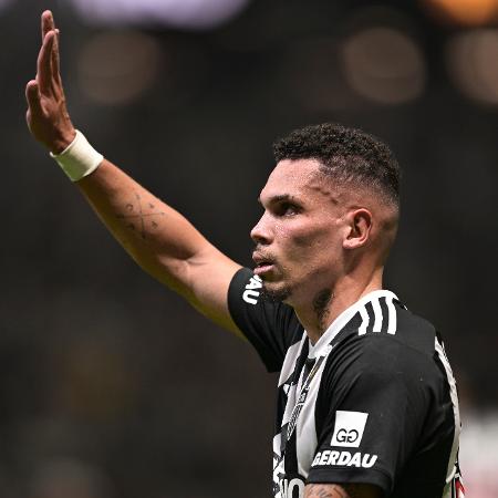 Paulinho comemora gol marcado pelo Atlético-MG contra o Vasco na Copa do Brasil