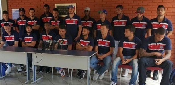 Jogadores chegaram a Salvador na manhã de domingo e seguiram para o Fazendão - Divulgação/Bahia